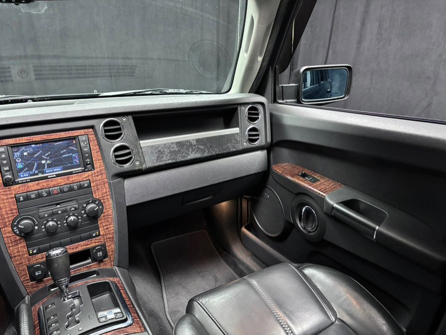 Used 2010 Jeep Commander Limited image 40