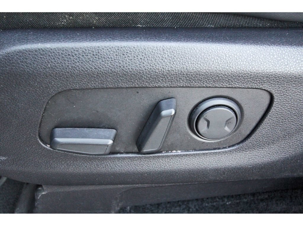 Used 2023 Kia Carnival EX FWD image 34