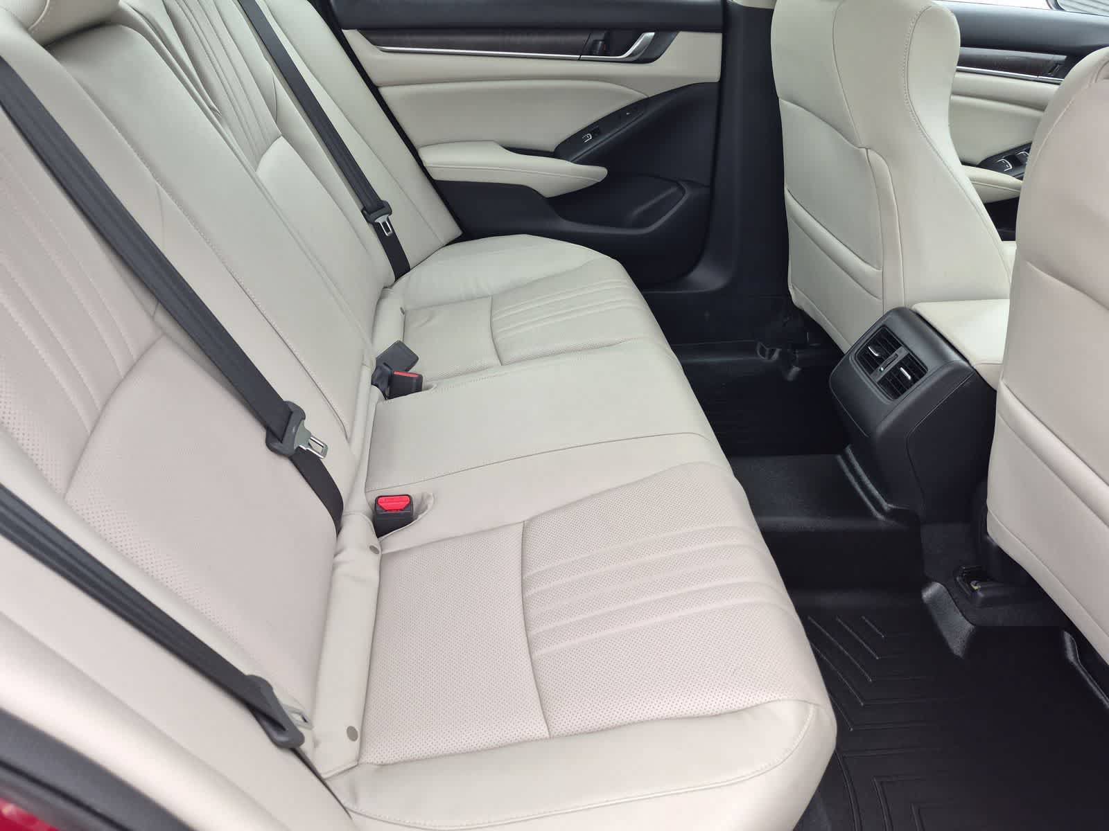 Used 2018 Honda Accord Touring image 21