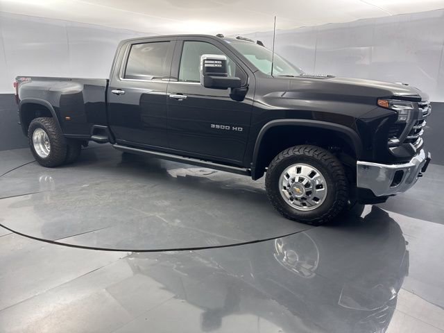 Used 2024 Chevrolet Silverado 3500 LTZ w/ LTZ Convenience Package image 11