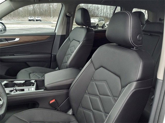 Used 2025 Volkswagen Atlas SE image 13