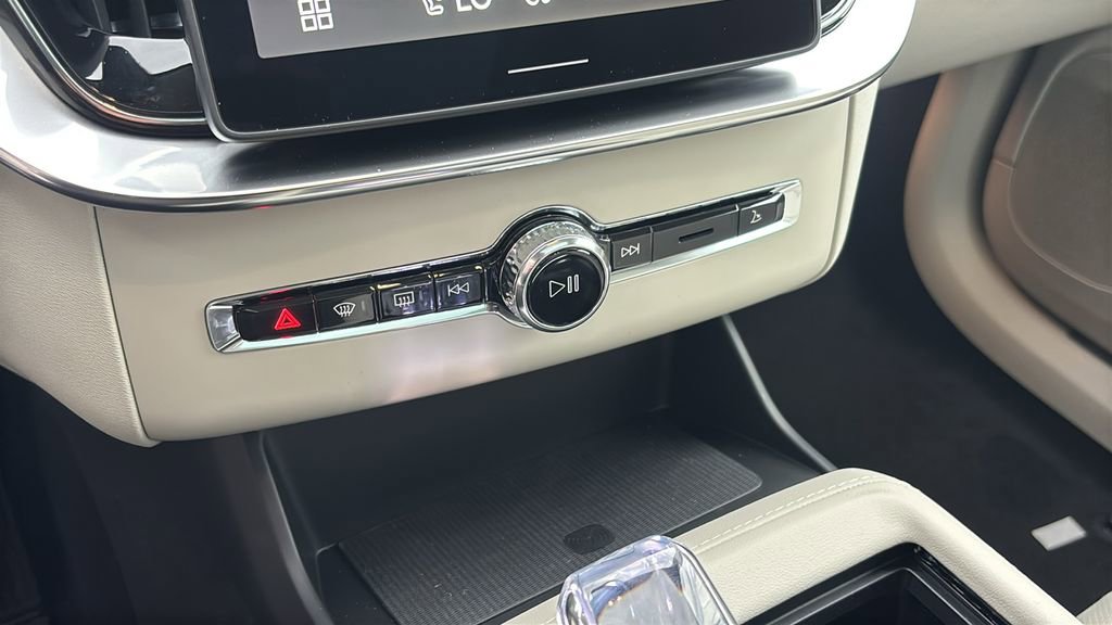 New 2026 Volvo XC90 B6 Ultra image 23