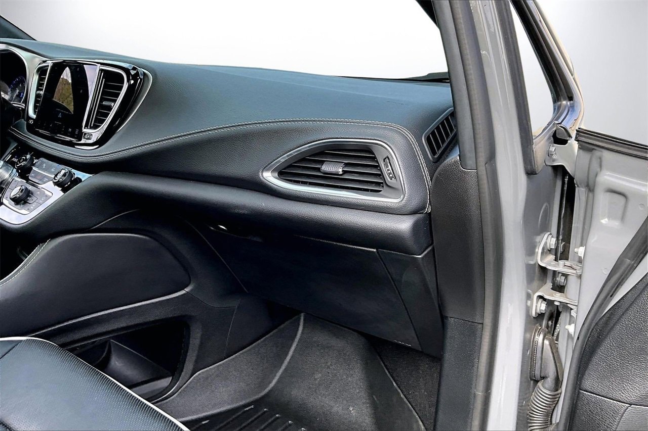 Used 2023 Chrysler Pacifica Limited w/ S Appearance Package image 20