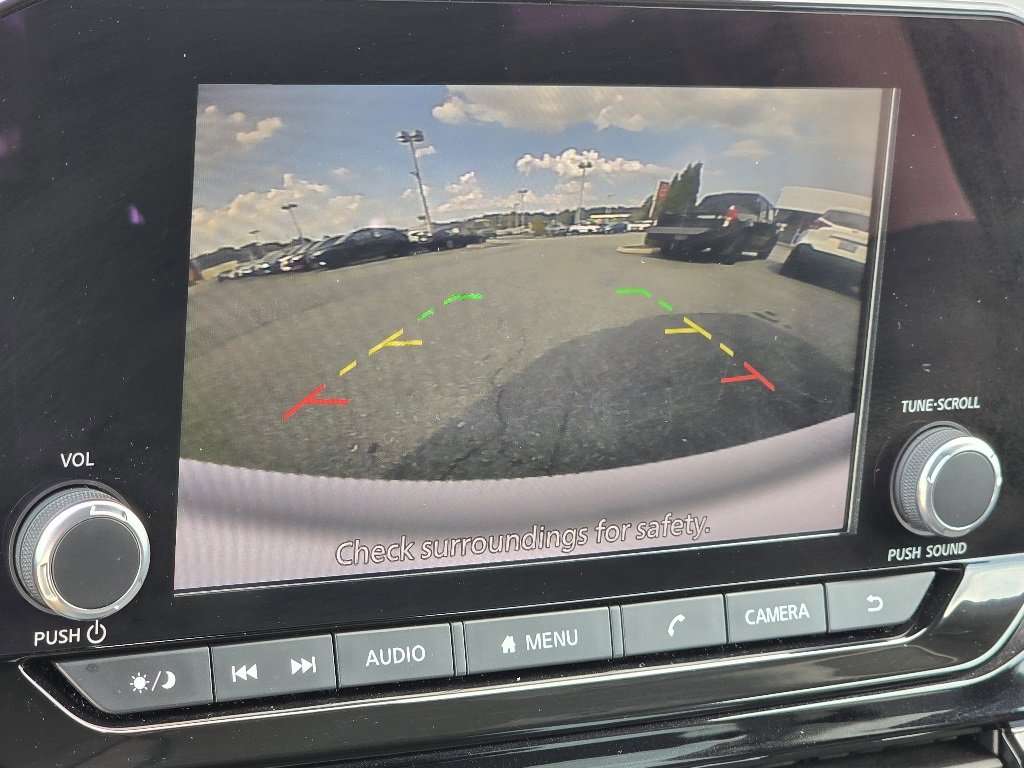 Used 2024 Nissan Pathfinder SV image 5