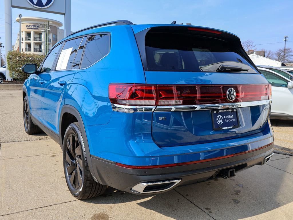 Certified 2025 Volkswagen Atlas SE w/ Black Wheel Package image 3