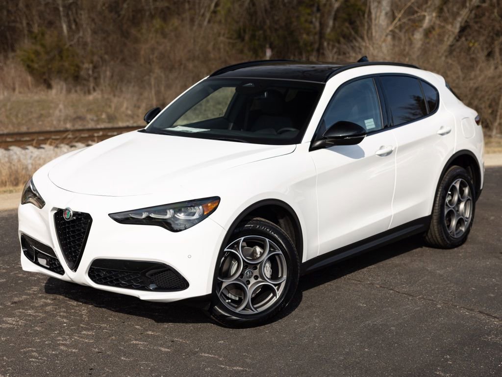 New 2026 Alfa Romeo Stelvio Sprint w/ Convenience Package AWD/4WD image 4