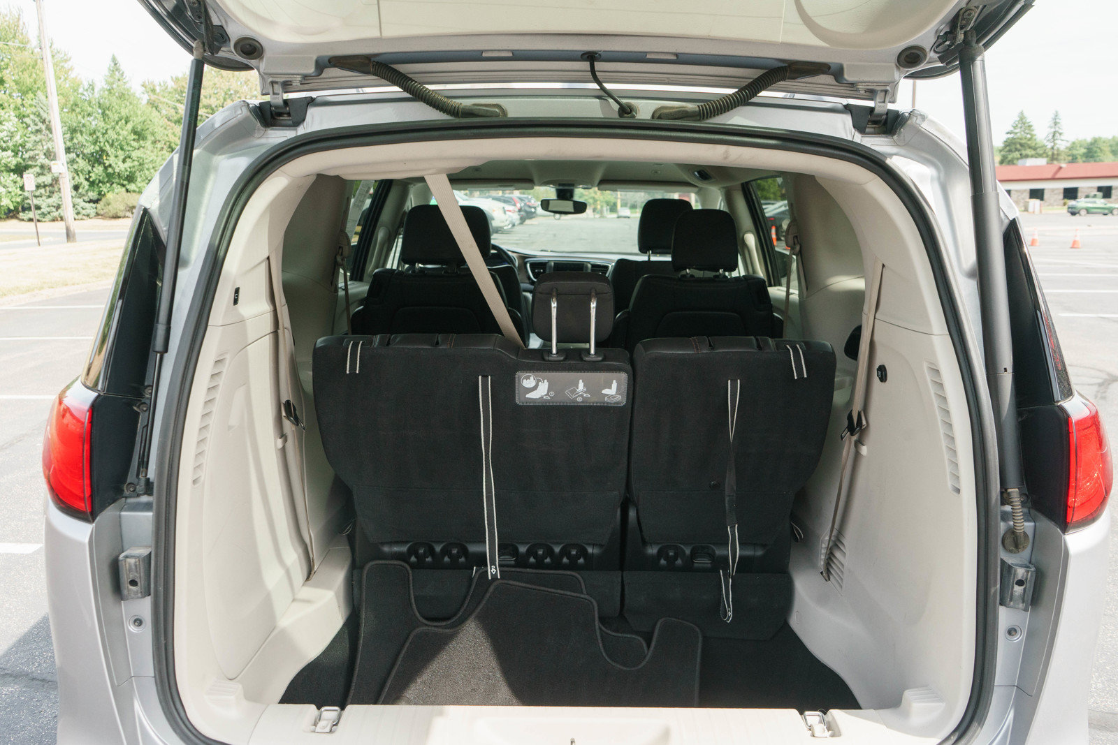 Used 2019 Chrysler Pacifica Touring-L FWD image 9