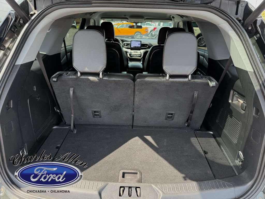 Used 2024 Ford Explorer XLT w/ Equipment Group 202A RWD image 18