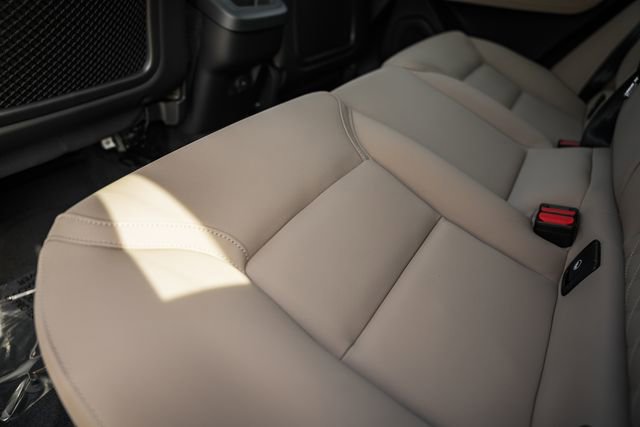 New 2026 Volvo XC60 B5 Plus w/ Climate Package image 33