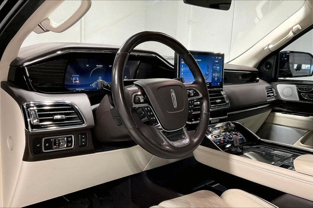Used 2024 Lincoln Navigator Black Label AWD/4WD image 16