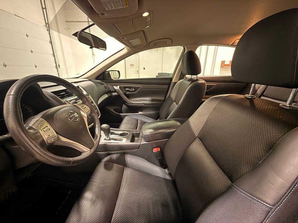 Used 2017 Nissan Altima 2.5 SR w/ Midnight Edition Package FWD image 15
