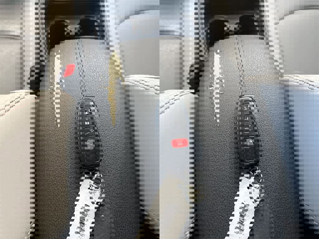 Used 2021 Toyota RAV4 XLE Premium image 36