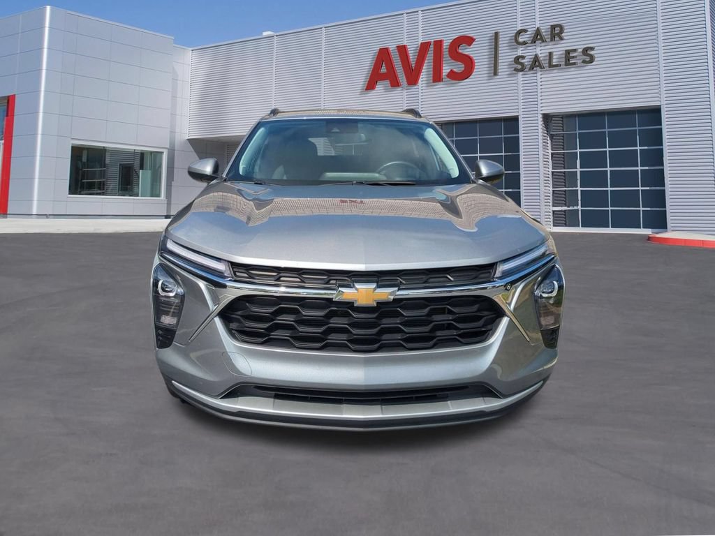 Used 2025 Chevrolet Trax LT w/ LT Convenience Package FWD image 2