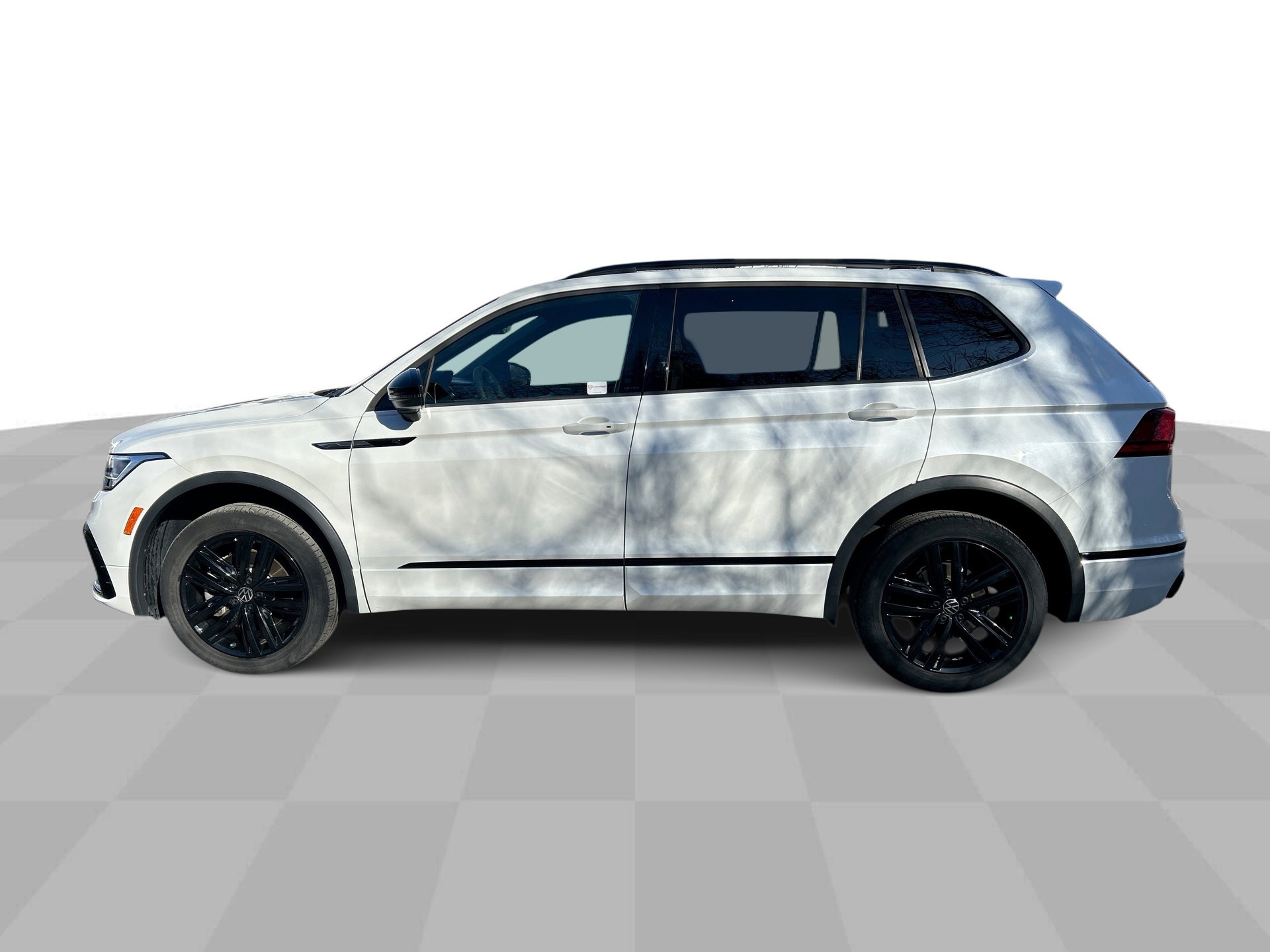 Used 2022 Volkswagen Tiguan SE R-Line image 6