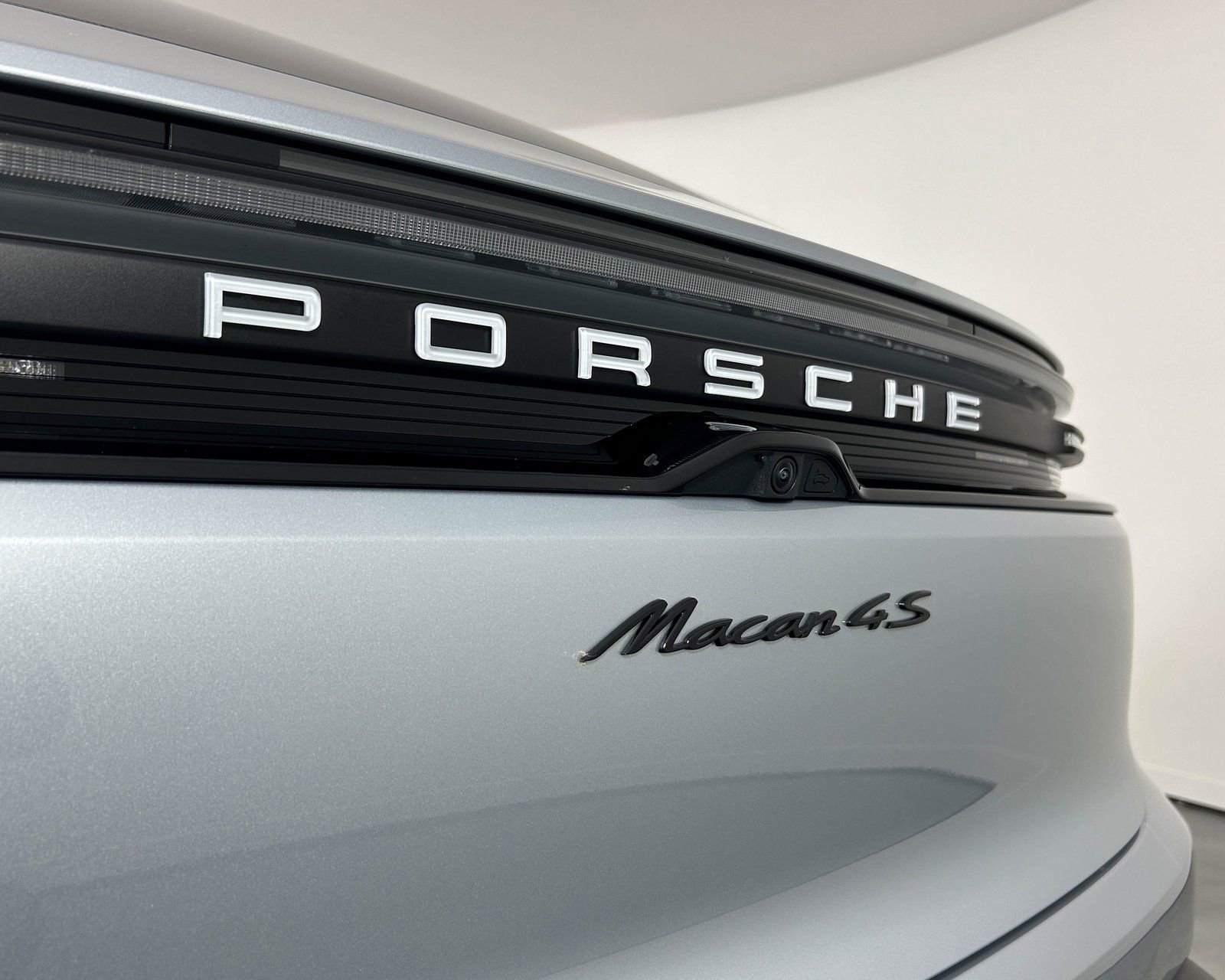 Used 2025 Porsche Macan 4S Electric image 12