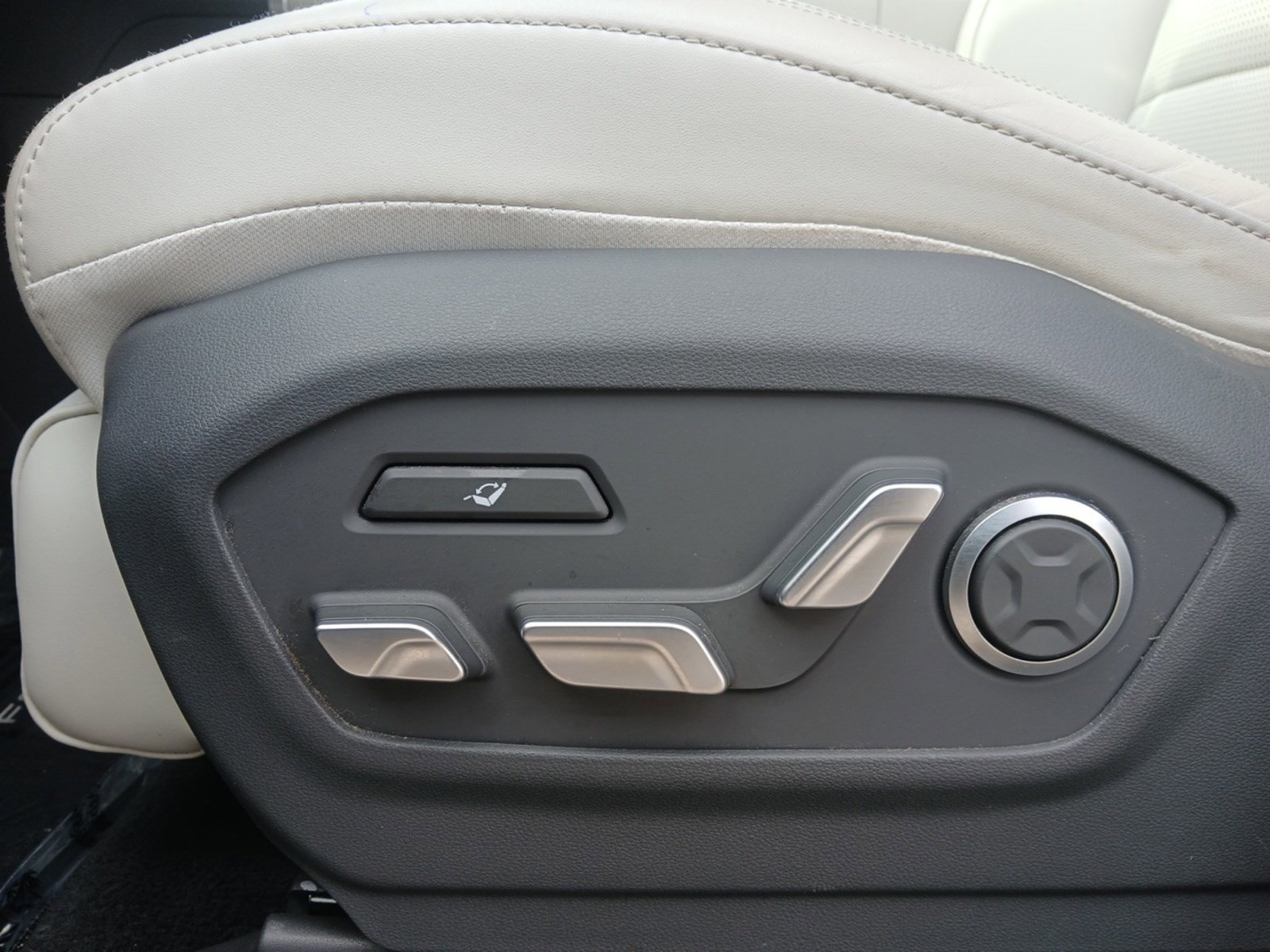 Certified 2024 Hyundai Santa Fe Calligraphy image 16