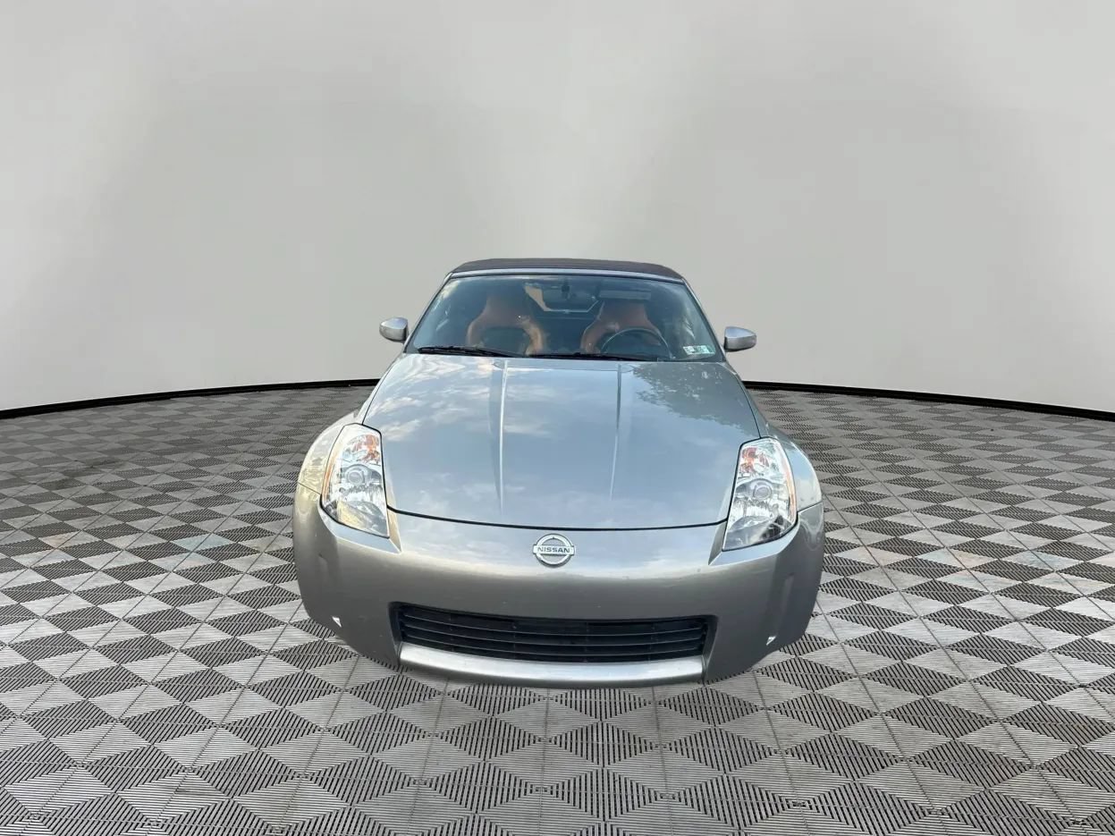 Used 2004 Nissan 350Z Touring RWD image 3