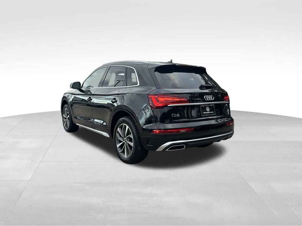 Used 2023 Audi Q5 2.0T Premium w/ Convenience Package image 3