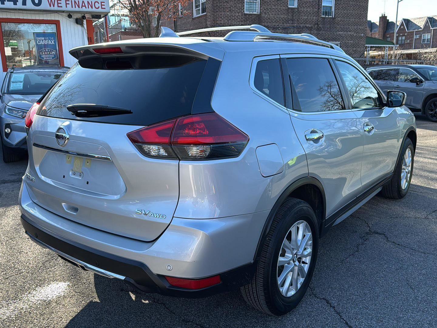 Used 2020 Nissan Rogue SV image 9