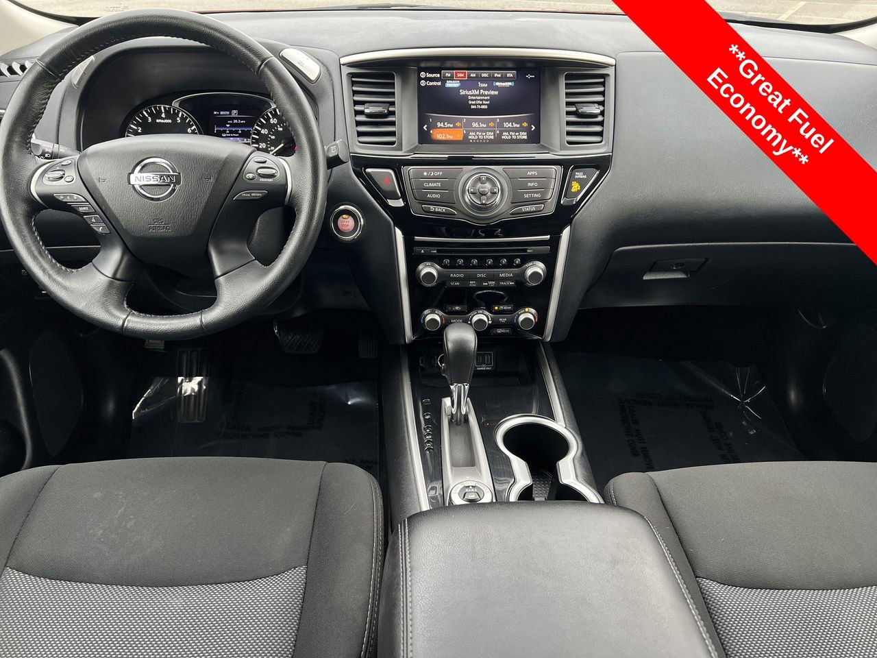 Used 2020 Nissan Pathfinder SV image 2
