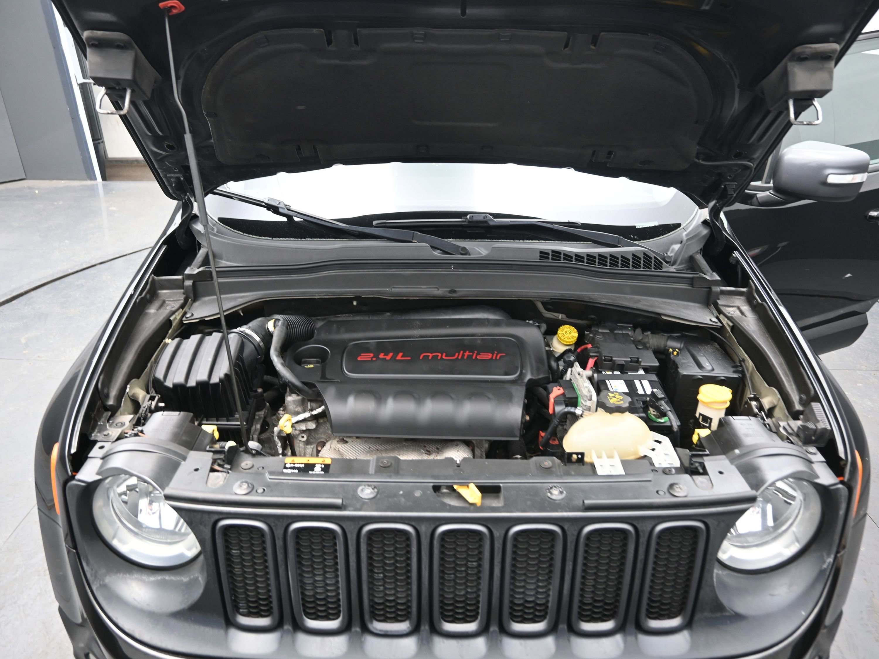 Used 2017 Jeep Renegade Trailhawk image 18
