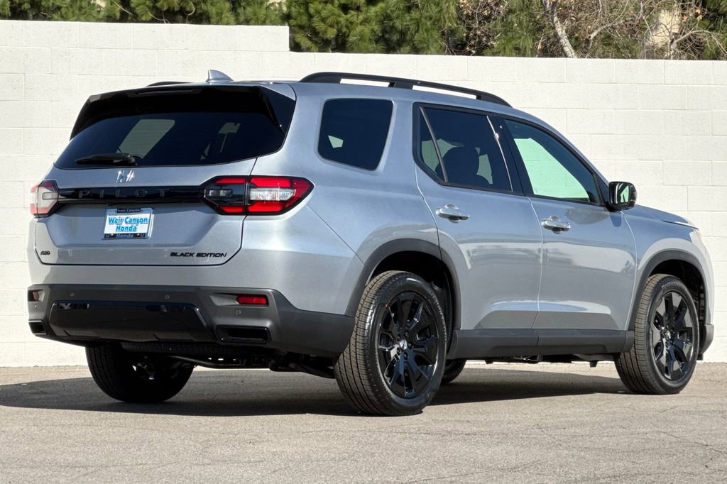 New 2026 Honda Pilot Black Edition image 4