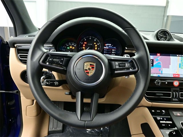 Used 2025 Porsche Macan image 8