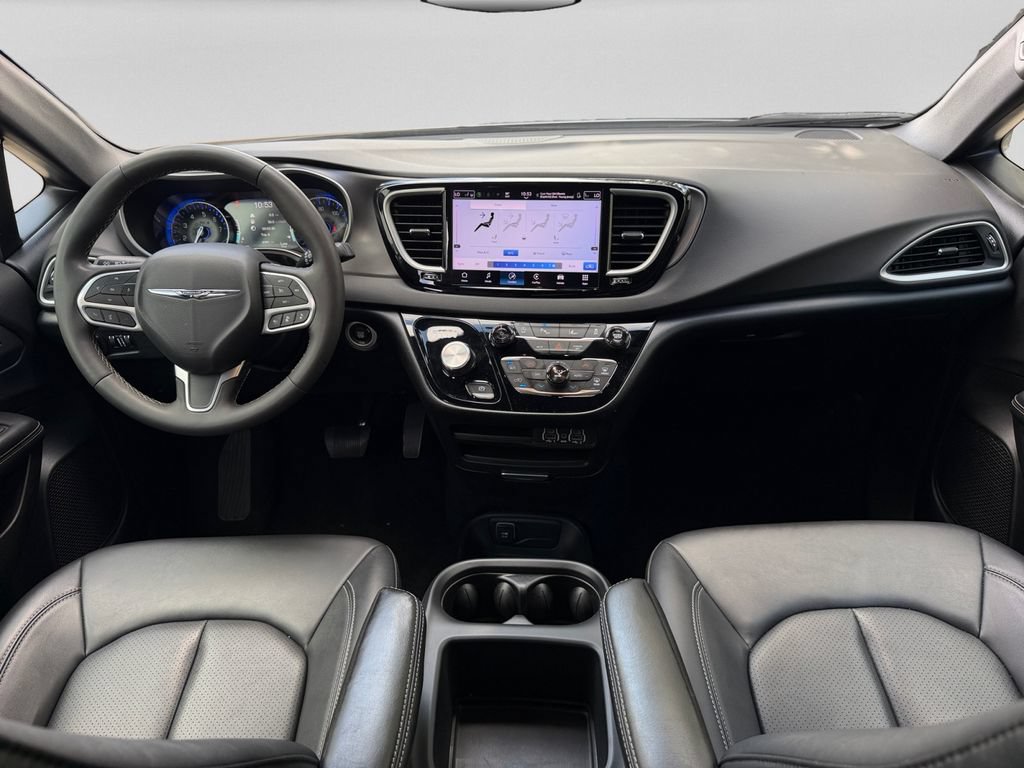 Used 2025 Chrysler Pacifica Select FWD image 15
