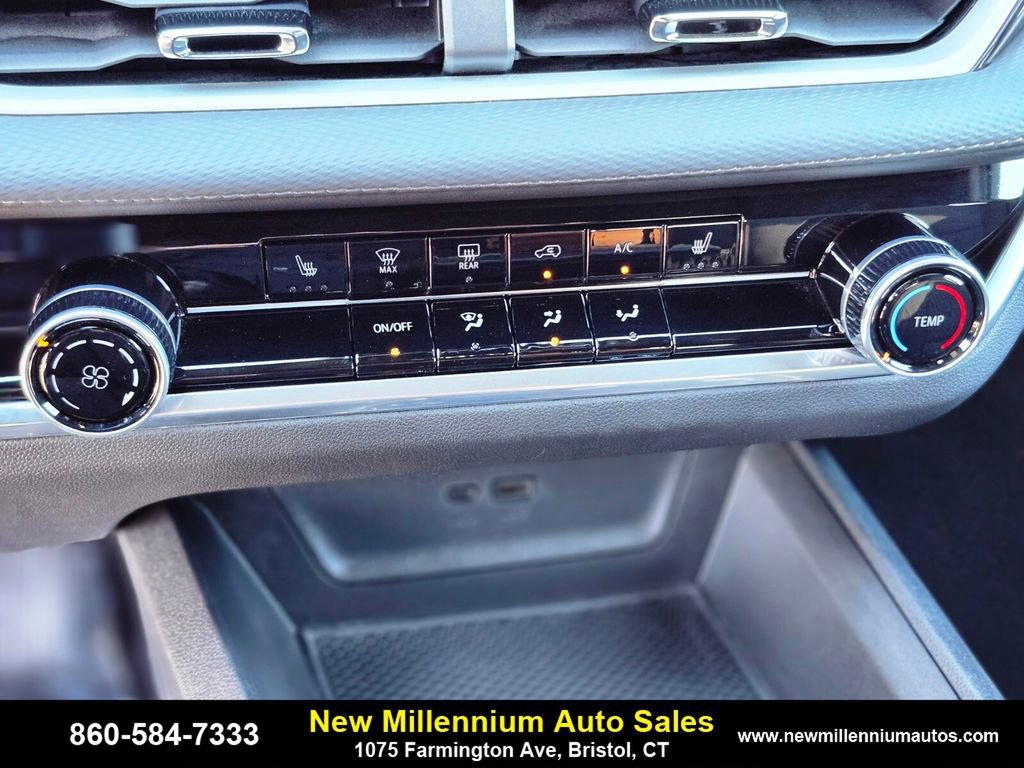 Used 2025 Chevrolet Equinox LT image 22