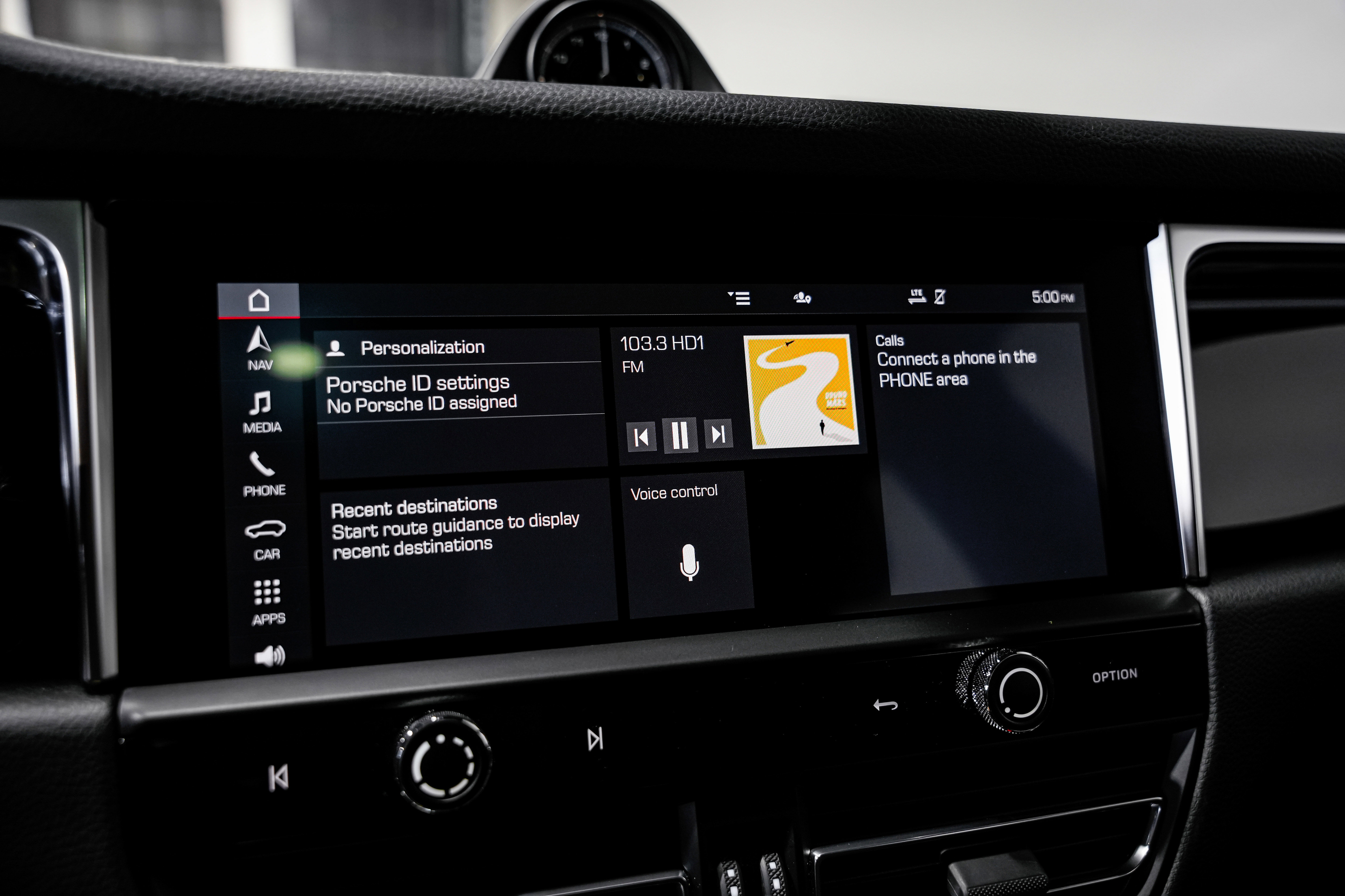 Used 2024 Porsche Macan image 13