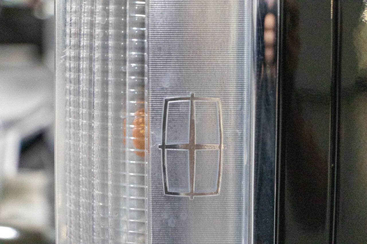 Used 1988 Lincoln Town Car Signature RWD image 24
