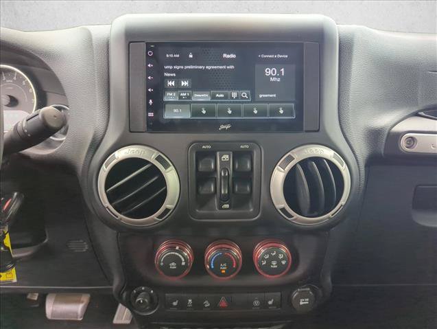 Used 2015 Jeep Wrangler Unlimited Sahara w/ Connectivity Group AWD/4WD image 15