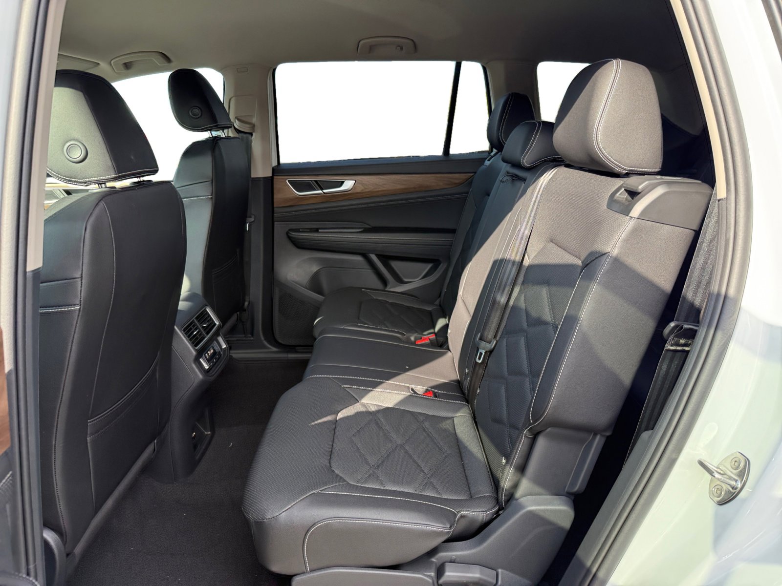 New 2026 Volkswagen Atlas SE image 16