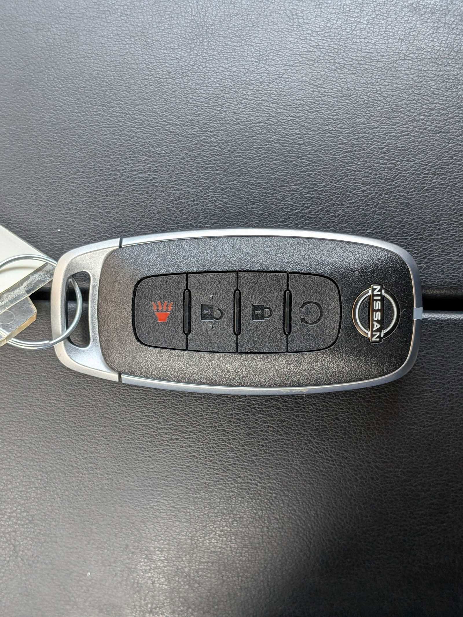 Used 2023 Nissan Rogue SV AWD/4WD image 32