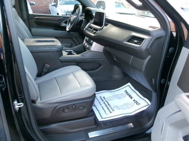 Used 2023 GMC Yukon SLT w/ SLT Premium Package image 11