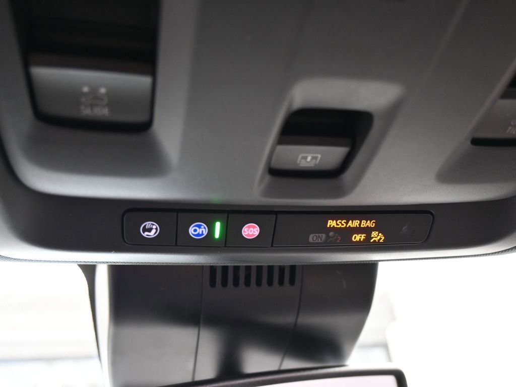 Used 2023 GMC Yukon XL AT4 image 32