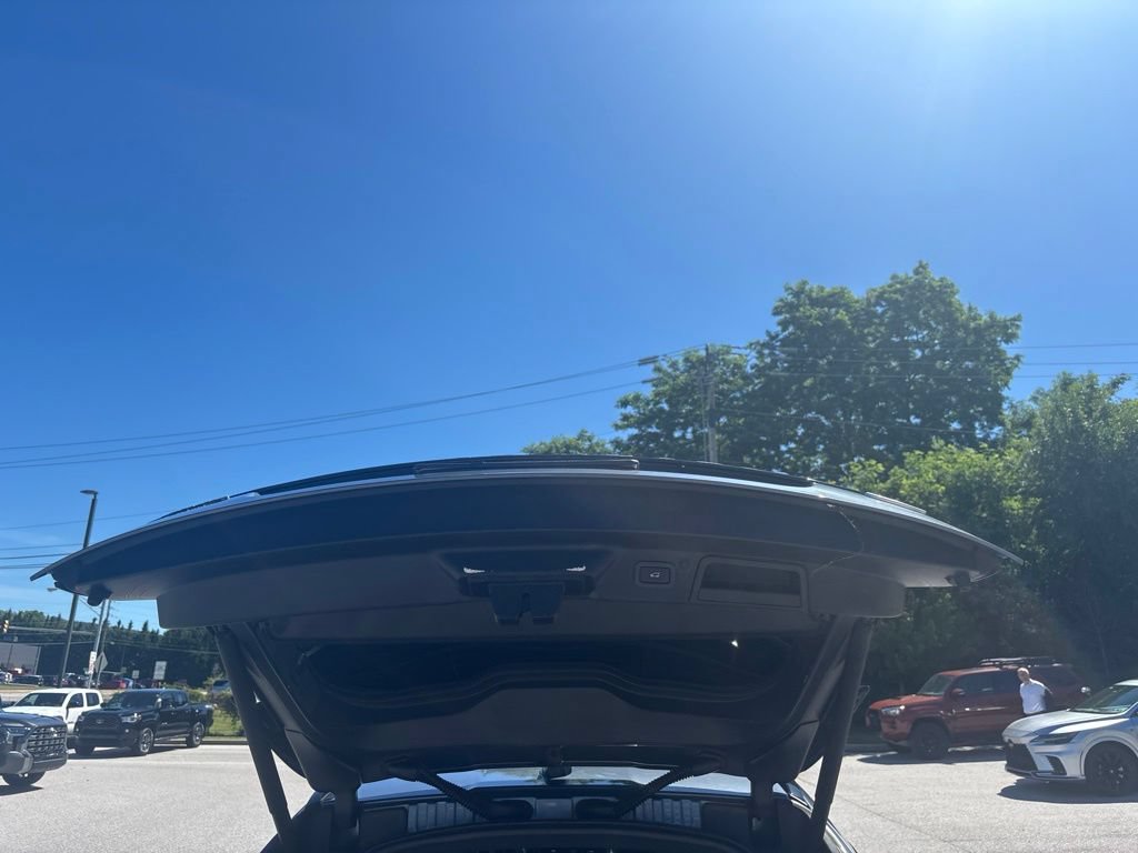 Used 2018 Land Rover Range Rover Velar R-Dynamic SE AWD/4WD image 7