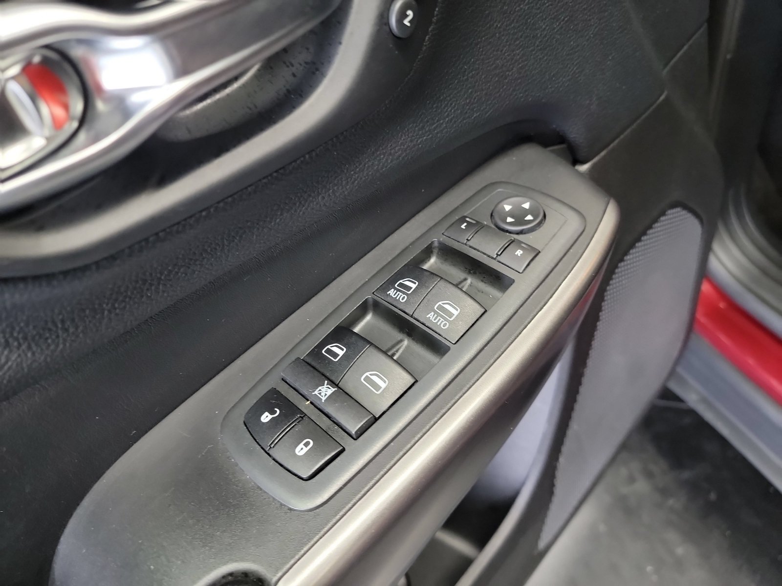 Used 2020 Jeep Cherokee Limited AWD/4WD image 14