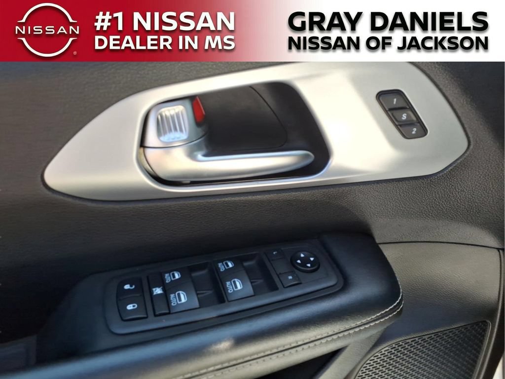 Used 2020 Chrysler Pacifica Touring-L Plus FWD image 12