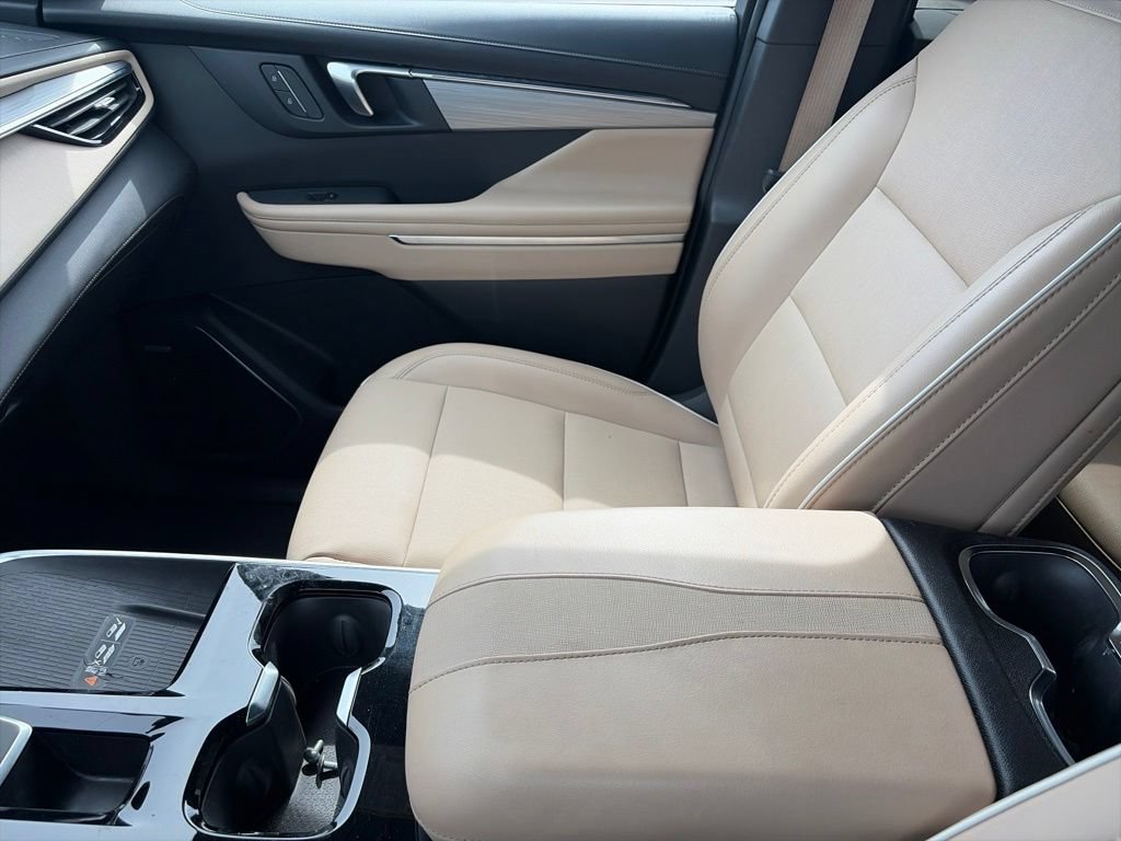 Used 2025 Buick Enclave Preferred FWD image 23