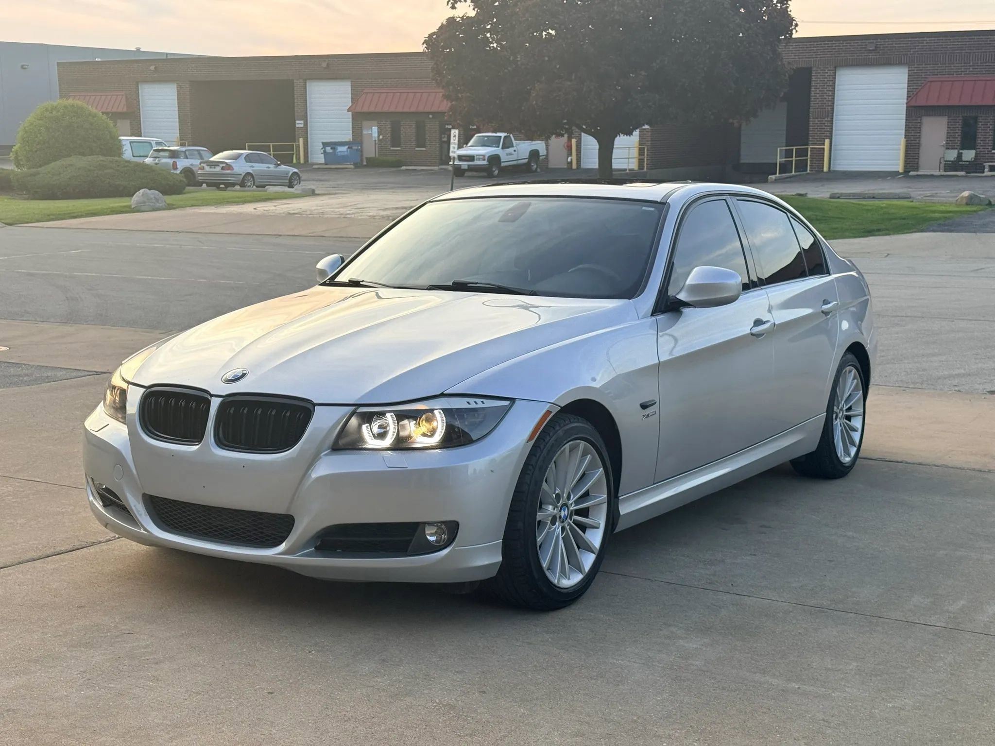 Used 2011 BMW 328i xDrive Sedan AWD/4WD image 1