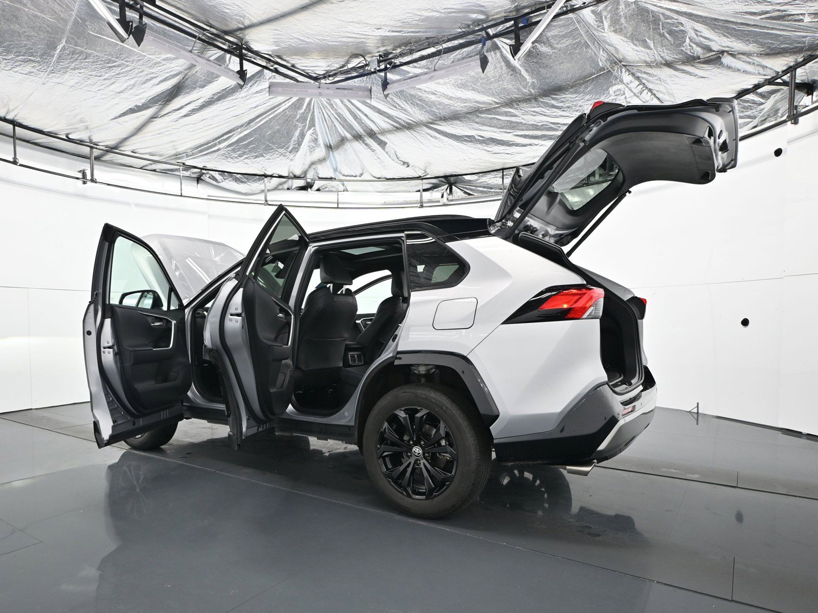 Used 2024 Toyota RAV4 XSE w/ Advanced Technology Package AWD/4WD image 40