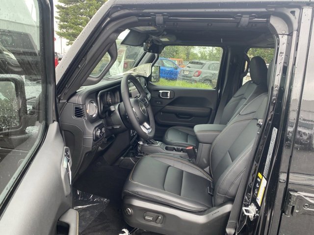 New 2025 Jeep Wrangler Sahara image 15