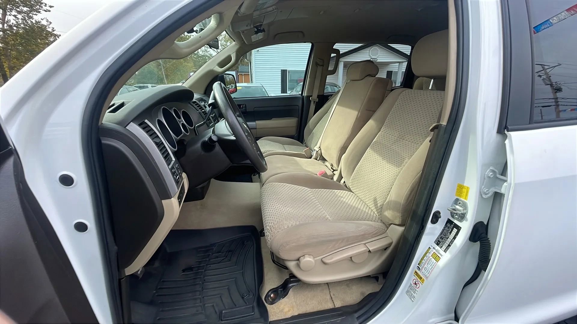 Used 2011 Toyota Tundra 4x4 CrewMax image 16