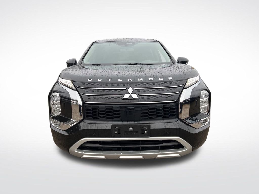 Used 2024 Mitsubishi Outlander SE image 2