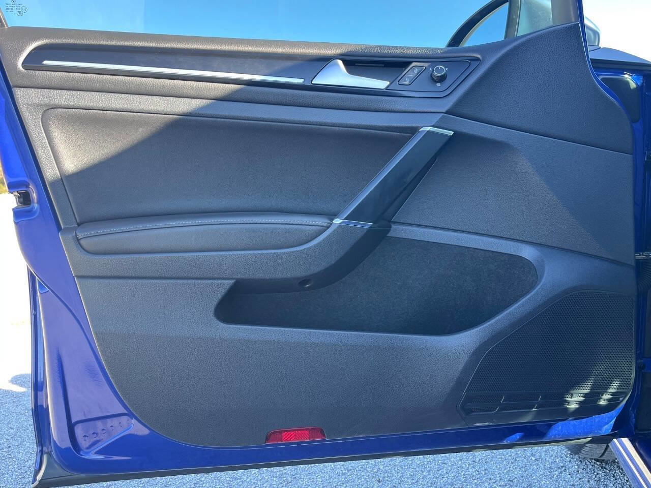 Used 2015 Volkswagen Golf R 4-Door image 40