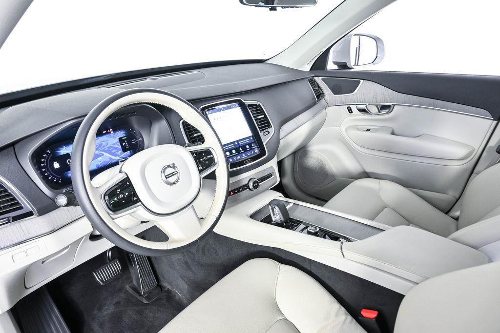 Certified 2025 Volvo XC90 T8 Plus w/ Protection Package Premier AWD/4WD image 6