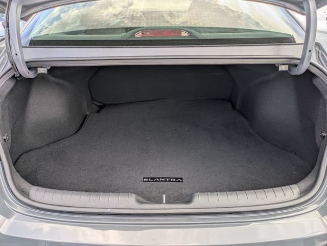 Used 2025 Hyundai Elantra SE FWD image 25