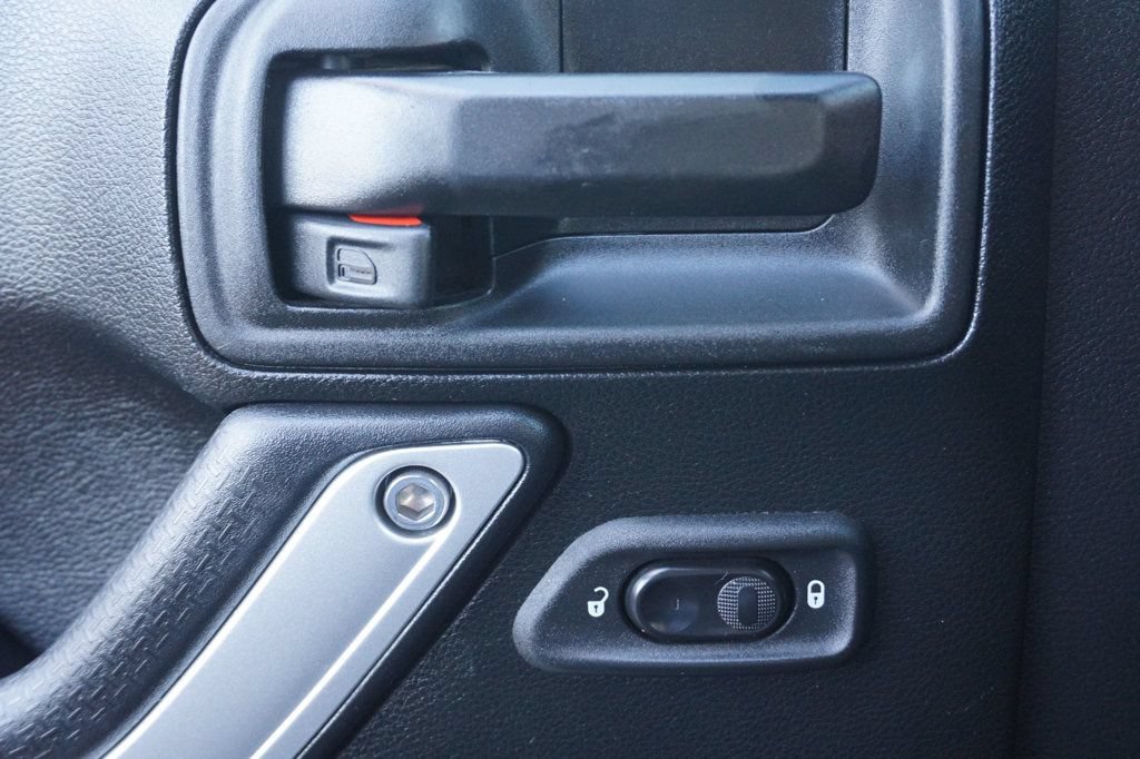 Used 2018 Jeep Wrangler Unlimited Sahara AWD/4WD image 24