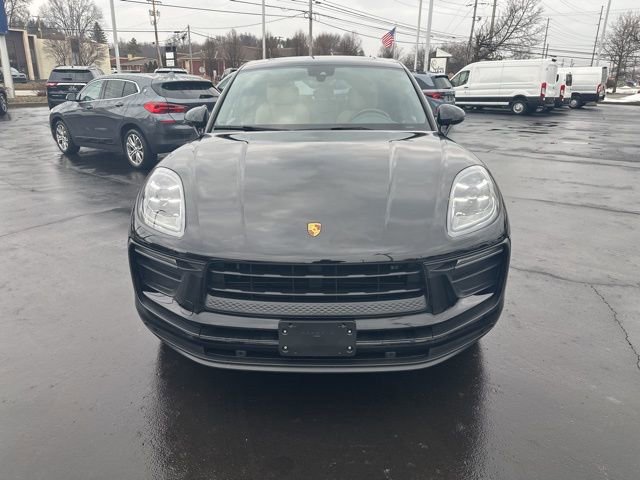 Used 2022 Porsche Macan AWD/4WD image 2